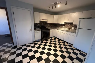 9 North Main St #2