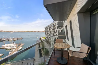 300 Pier 4 Blvd #7M