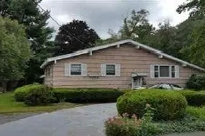 4 Pinewood Rd