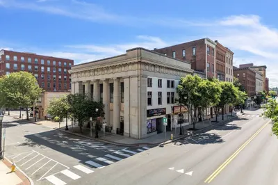 1675 Main St 1