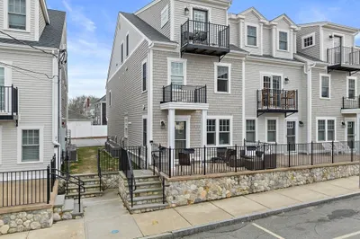 25 Howland St #2 1