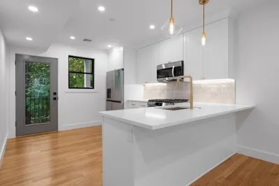 92 Alexander St #2