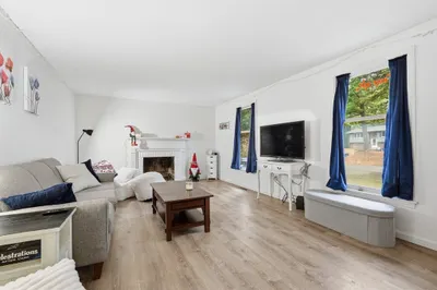 228 Aubinwood Rd 1