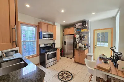 28 Bardwell St #1