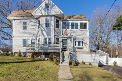 239 Howard St 1
