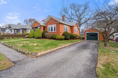 5 Frankwood Ave 1