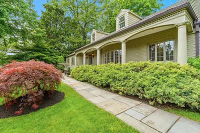 95 Longmeadow Rd 1