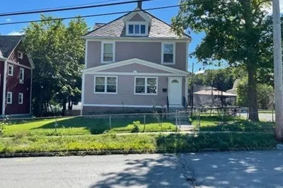 246 W Franklin St