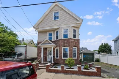 12 Greenhalge Ave