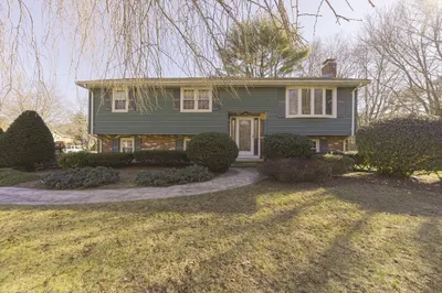 9 Armstrong Dr 1