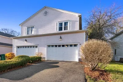 17 Tanglewood Rd #17 1
