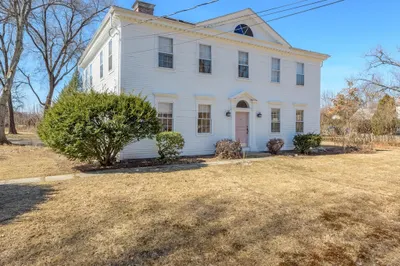 11 Middle St
