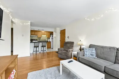 10 Commonwealth Ct #10-8 1