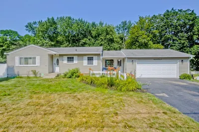 16 Fairhaven Dr