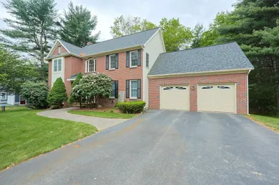 85 Hunt Dr 1