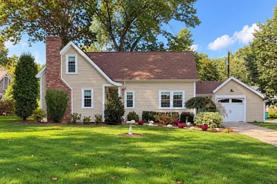 4 Beatty Ln 1