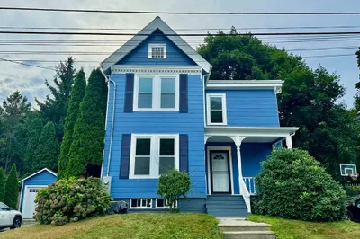 8 Gates Ave 1