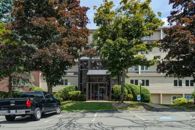 4 Duck Pond Rd #221 1