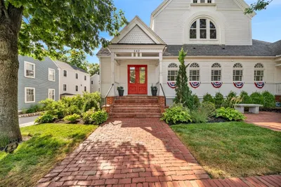 142 Main St #4 1