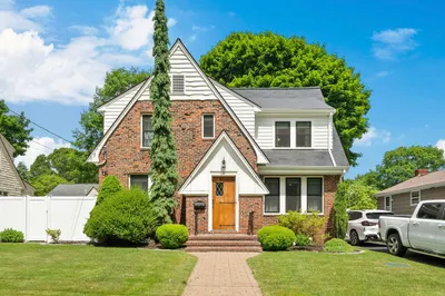 9 Lynnbrook Rd