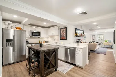 7 Russell St #105 1