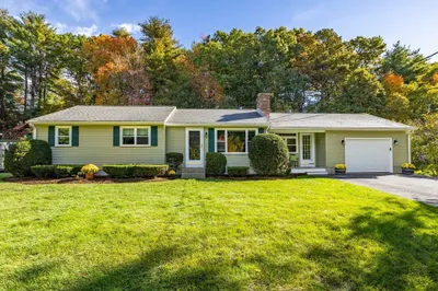 44 Beach Point Rd