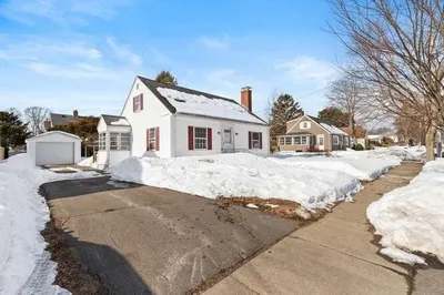 61 Ellsworth Ave 1