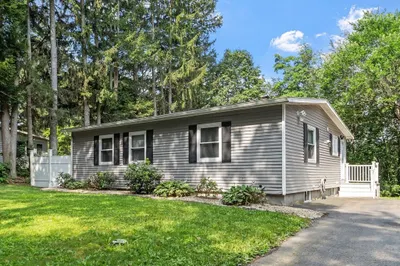 17 Apple Rock Way 1