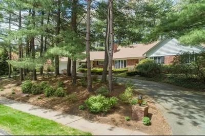 208 Tanglewood Dr 1