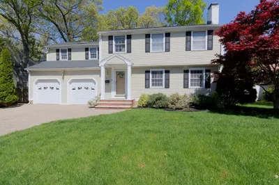 135 Lindbergh Ave