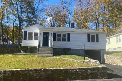 31 Tiverton Pkwy