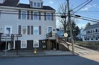 33 Pleasant St #B