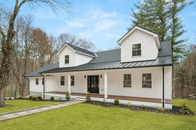 61 Meadowbrook Road 1