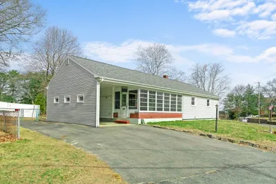 301 Main St