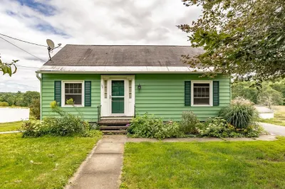 187 Leyden Rd 1