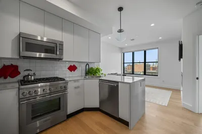 472 West Broadway #402