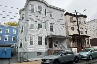 8 Waldo Ave