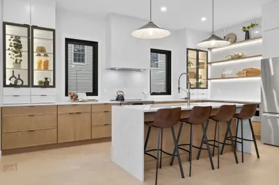 10 Crescent St #2 1