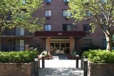 125 Pleasant St #608 1