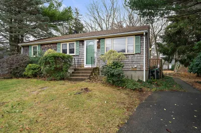 245 Careswell St 1