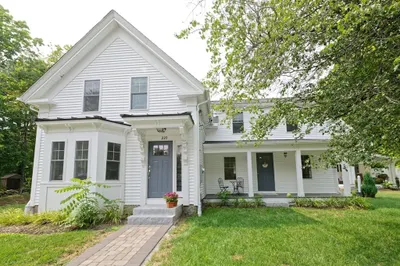 220 Main St #220