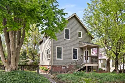 76 Henderson St