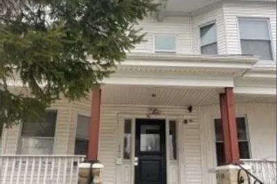 50 Bradshaw St #2B