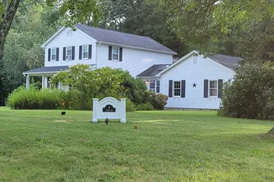 4 Colony Dr 1