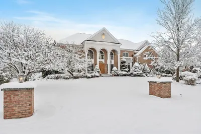 30 Bridle Path 1