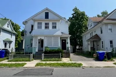133-135 Commonwealth Ave