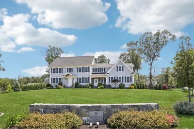 8 Spring Hill Farm Road 1