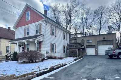 768 Waverley St 1