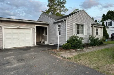 53 Canton St 1