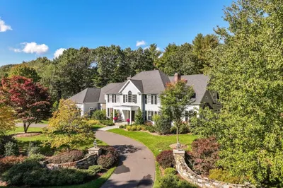 7 Longmeadow Dr 1